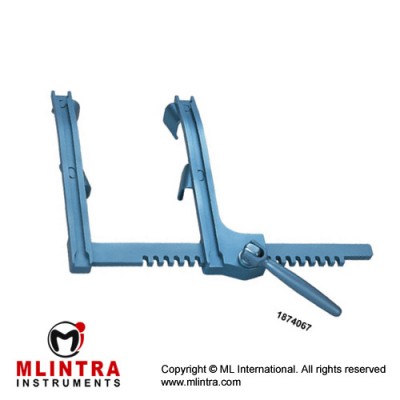 More Sternal Retractor Adult Total opening 200mm Blade Wide 28mm Blade depth 25mm Arm length 200mm More Sternal Retractor Adult Total opening 200mm Blade Wide 28mm Blade depth 25mm Arm length 200mm